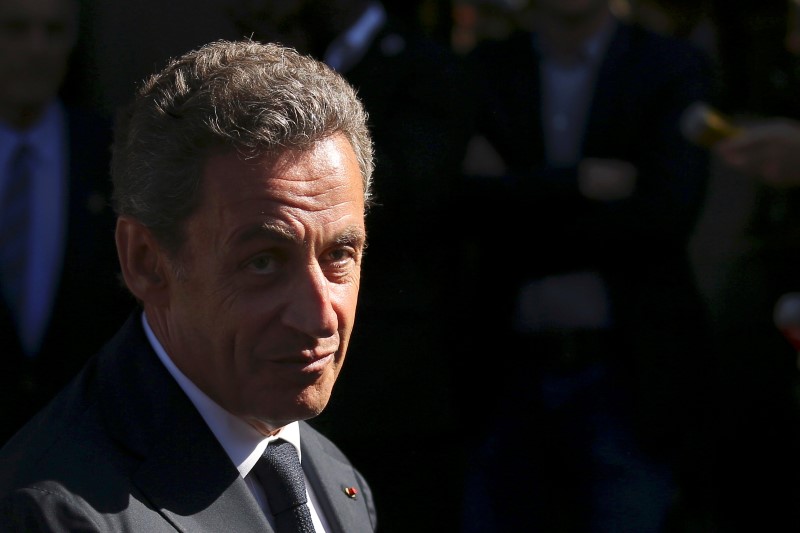 © Reuters. Nicolas Sarkozy, former head of the Les Republicans political party and former French President, leaves his campaign headquarters in Paris