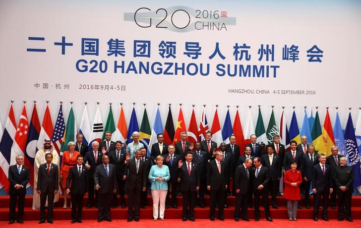 © Reuters. Líderes posam para foto durante a Cúpula do G20 em Hangzhou, na província de Zhejiang, na China