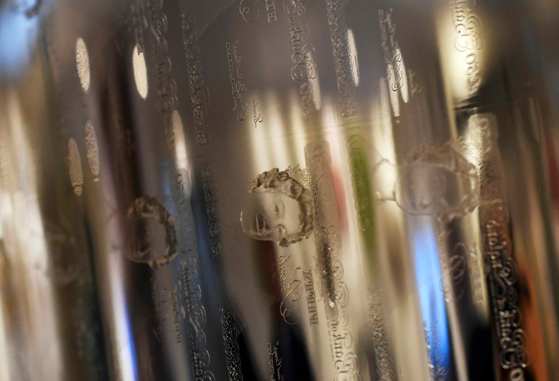 © Reuters. An image of Queen Elizabeth is seen on a printing plate during an event at the Bank of England in London