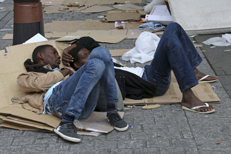 © Reuters. París establecerá su primer campo para inmigrantes en octubre