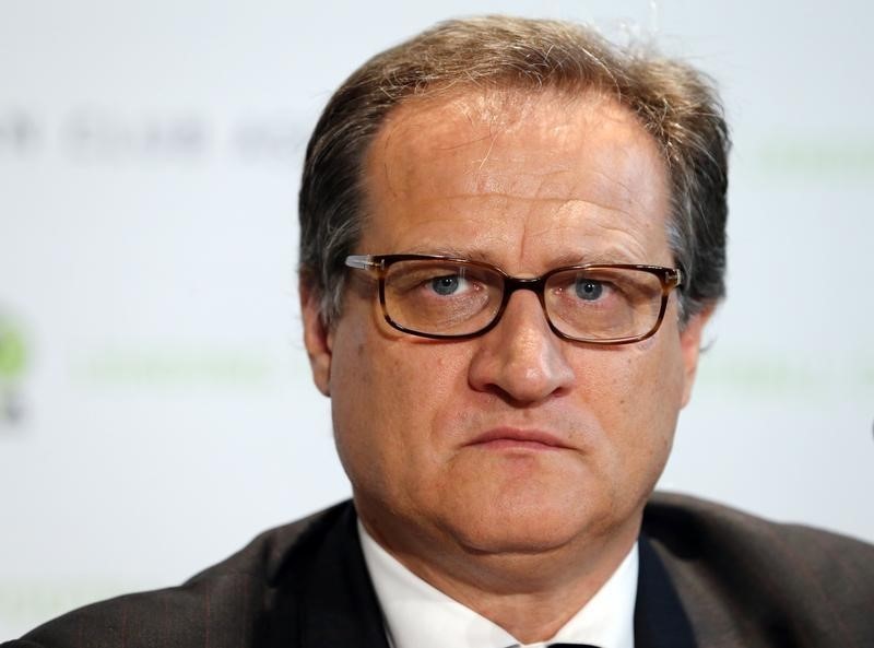 © Reuters. ECA Secretary General Centenaro attends a news conference in Geneva