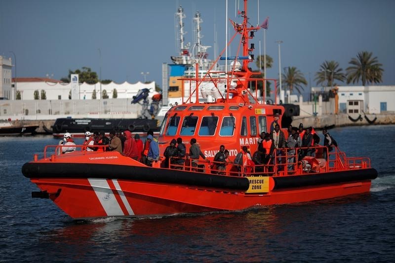 © Reuters. Rescatadas 177 personas en seis pateras entre el Estrecho y el mar de Alborán