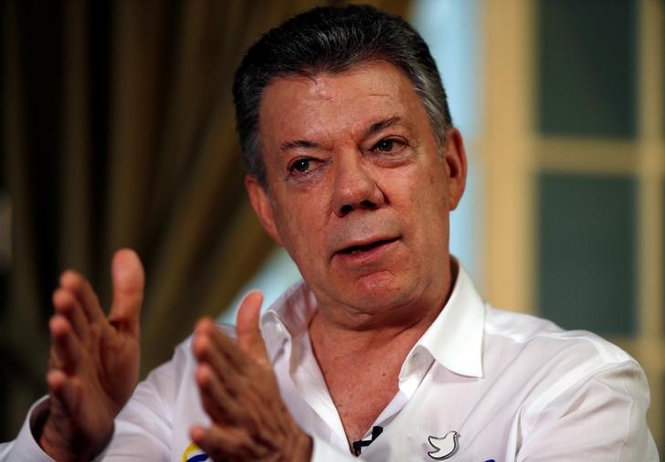 © Reuters. Santos concede entrevista à Reuters em Bogotá