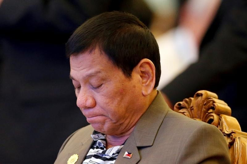 © Reuters. أمريكا تقول 'الكلمات لها أهمية' بعد إلغاء لقاء أوباما ونظيره الفلبيني