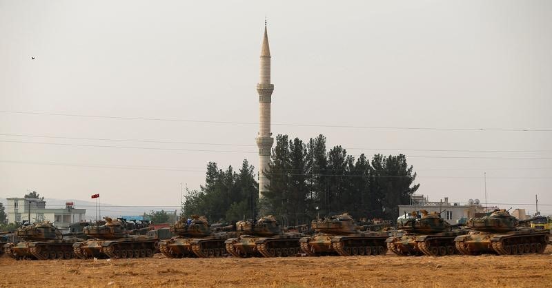 © Reuters. تحليل-تركيا تواجه توازنا دبلوماسيا بشأن خطة "المنطقة الآمنة" في سوريا