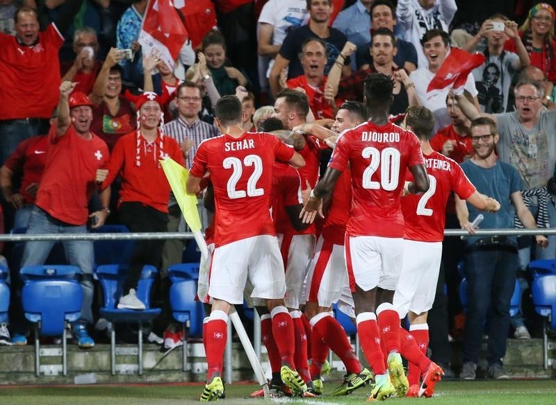 © Reuters. سويسرا تلحق أول هزيمة بالبرتغال في عامين
