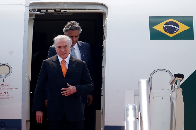 © Reuters. Brazil's President Michel Temer arrives at the Hangzhou Xiaoshan international airport before the G20 Summit in Hangzhou