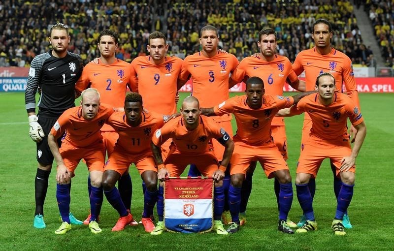© Reuters. سنايدر يسجل ويقود هولندا للتعادل مع السويد بتصفيات كأس العالم
