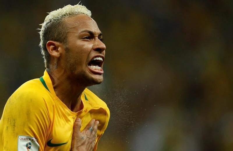 © Reuters. Brasil vence 2-1 a Colombia con gol de Neymar y convence en eliminatoria