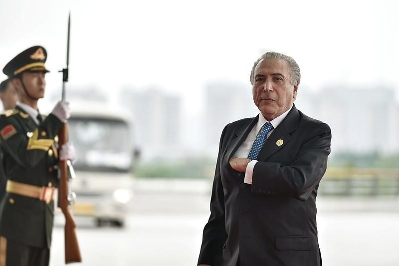 © Reuters. Brazilian President Michel Temer arrives at the Hangzhou Exhibition Center for the G20 Summit, in Hangzhou