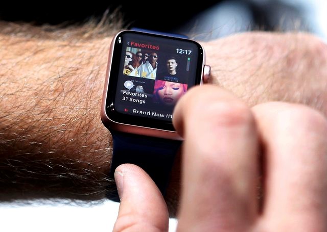 © Reuters. The Apple Watch Series 2 is shown during an Apple media event in San Francisco