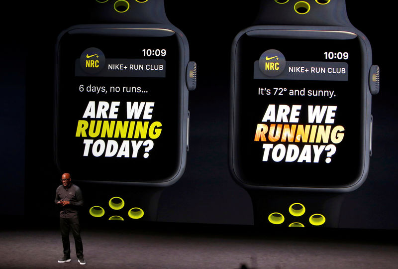 © Reuters. Trevor Edwards discusses the Apple Watch with Nike+ during a media event in San Francisco