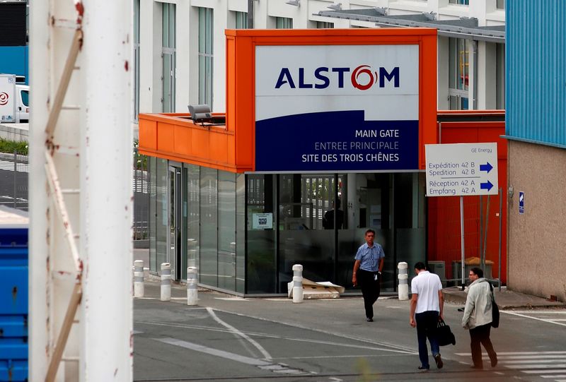 © Reuters. SÉGOLÈNE ROYAL ÉTONNÉE PAR LA DÉCISION D'ALSTOM SUR LE SITE DE BELFORT