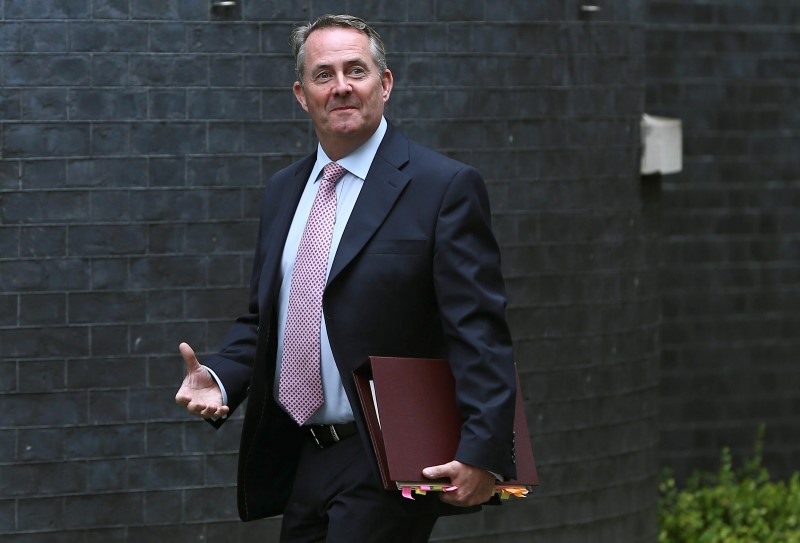 © Reuters. Britain's International Trade Secretary Liam Fox arrives for a meeting of the "Cabinet Committee on Economy and Industrial Strategy" at Number 10 Downing Street in London