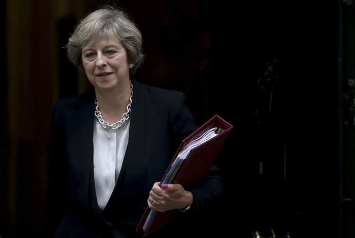 © Reuters. Britain's Prime Minister Theresa May leaves Downing Street in London