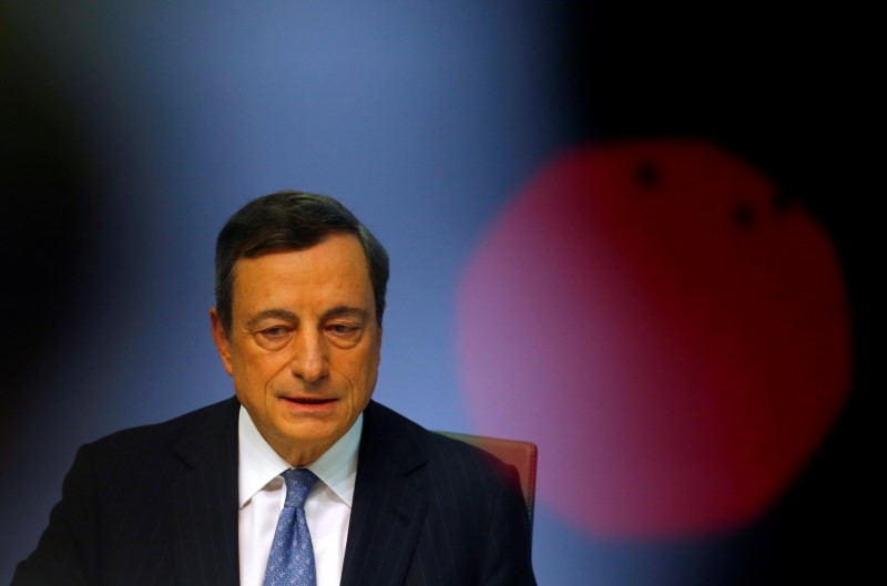 © Reuters. European Central Bank president Draghi attends a news conference at the ECB headquarters in Frankfurt