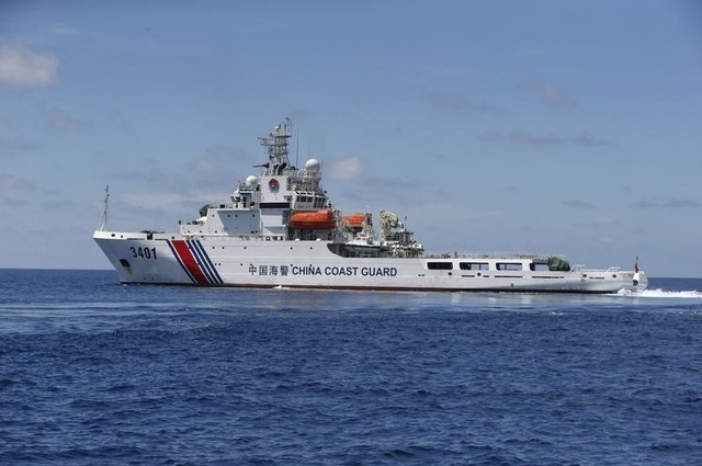 © Reuters. Navio da guarda costeira chinesa visto no Mar do Sul da China