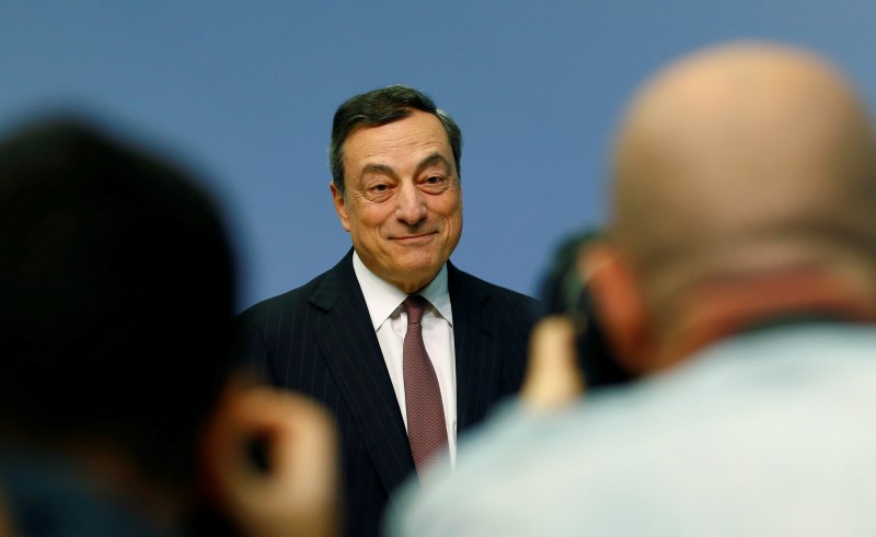 © Reuters. European Central Bank president Draghi attends a news conference at the ECB headquarters in Frankfurt