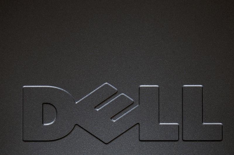 © Reuters. A Dell logo is pictured on the side of a computer in this photo illustration in the Manhattan borough of New York