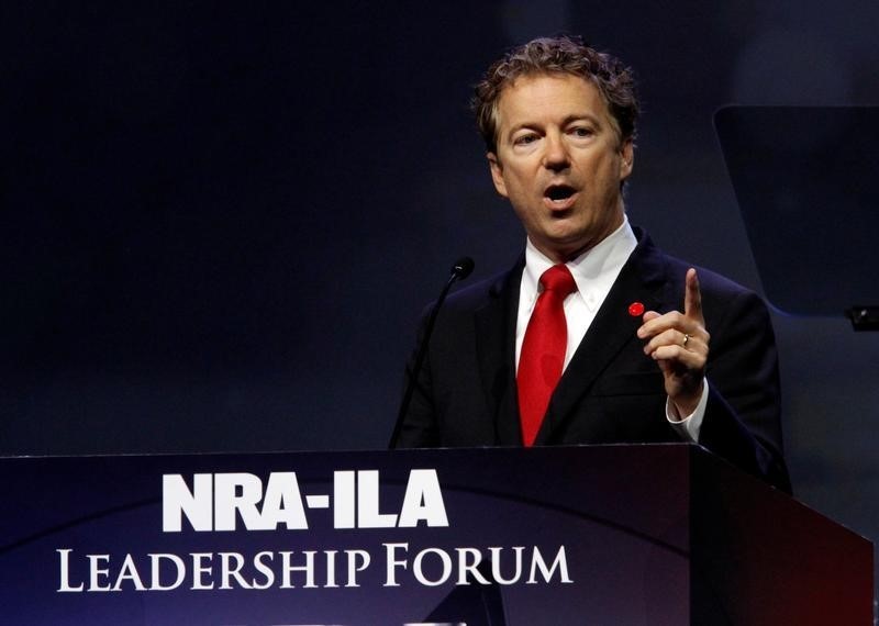 © Reuters. U.S. Senator Rand Paul addresses members of the National Rifle Association during their NRA-ILA Leadership Forum at their annual meeting in Louisville