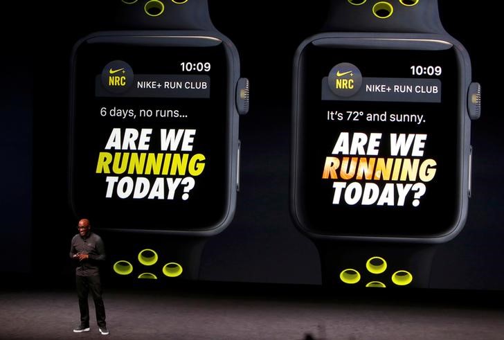 © Reuters. Trevor Edwards fala sobre o Apple Watch com Nike+ durante evento para a imprensa em San Francisco