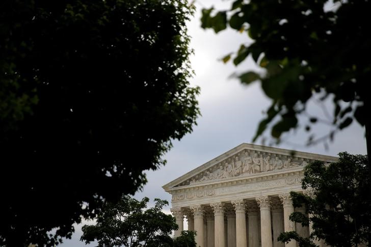 © Reuters. A general view of the U.S. Supreme Court building in Washington