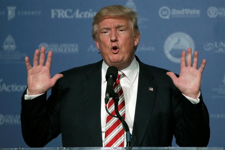 © Reuters. O candidato republicano à presidência dos EUA Donald Trump fala durante evento em Washington, D.C. nos Estados Unidos