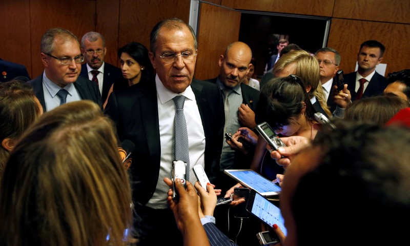 © Reuters. Lavrov fala com jornalistas em Genebra