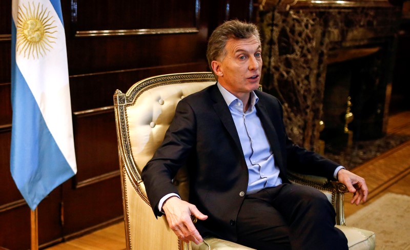 © Reuters. Macri durante entrevista em Buenos Aires, Argentina