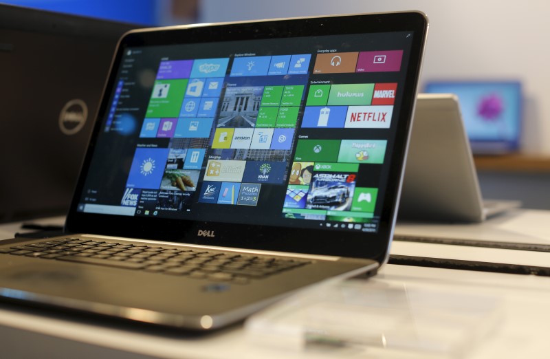 © Reuters. A laptop computer featuring Windows 10 is seen on display at Microsoft Build in San Francisco