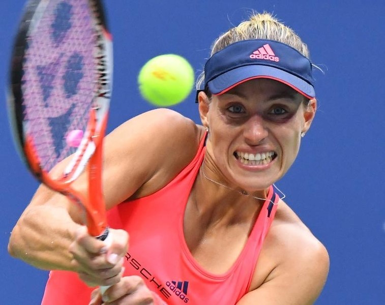 © Reuters. Imagen de la alemana Angelique Kerber durante la final del Abierto de EEUU disputada el sábado en Nueva York.