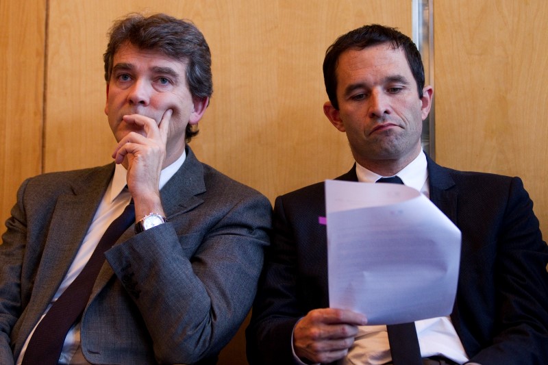 © Reuters. HAMON DETERMINÉ FACE À MONTEBOURG