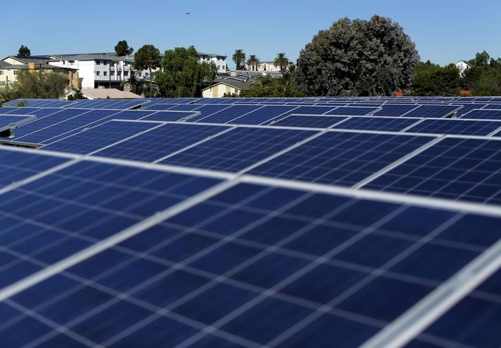 © Reuters. Solar panels are shown at a MASH-funded housing project in National City California