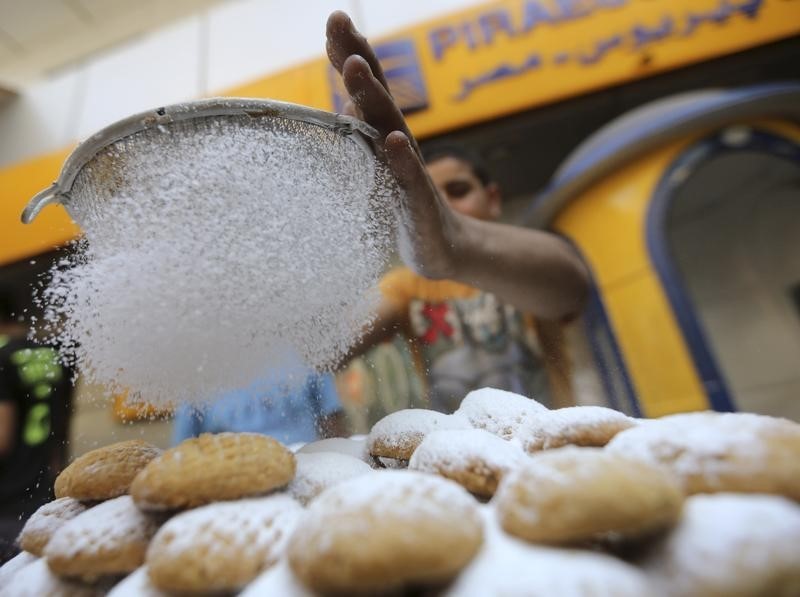 © Reuters. تجار: مصر تشتري 20 ألف طن من السكر الأبيض