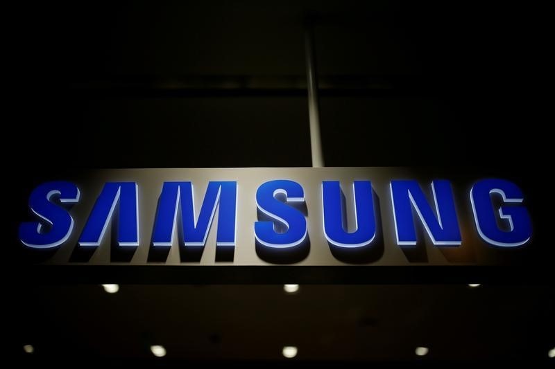 © Reuters. Las acciones de Samsung bajan tras retiradas de Note 7