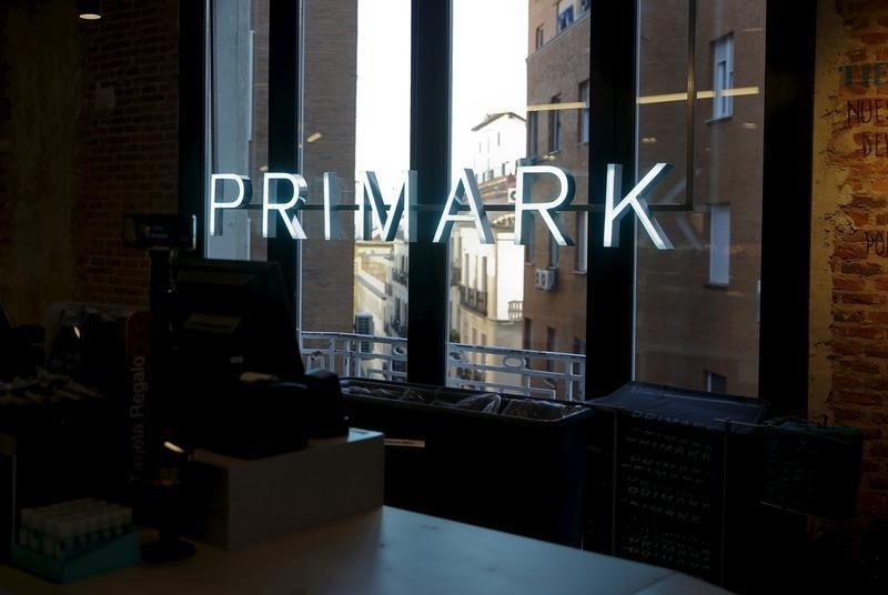 © Reuters. The Primark logo can be seen on windows at Primark's new Spanish flagship store in Madrid, Spain