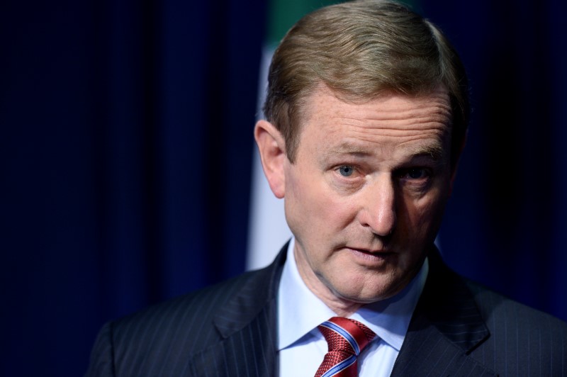 © Reuters. Irish Prime Minister Enda Kenny speaks at a press conference at Government Buildings in Dublin