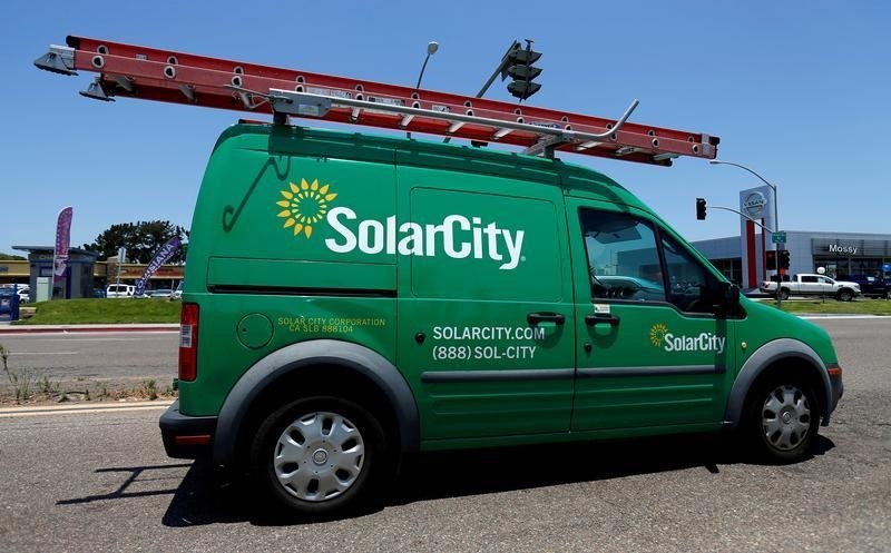 © Reuters. A SolarCity vehicle is seen on the road in San Diego, California