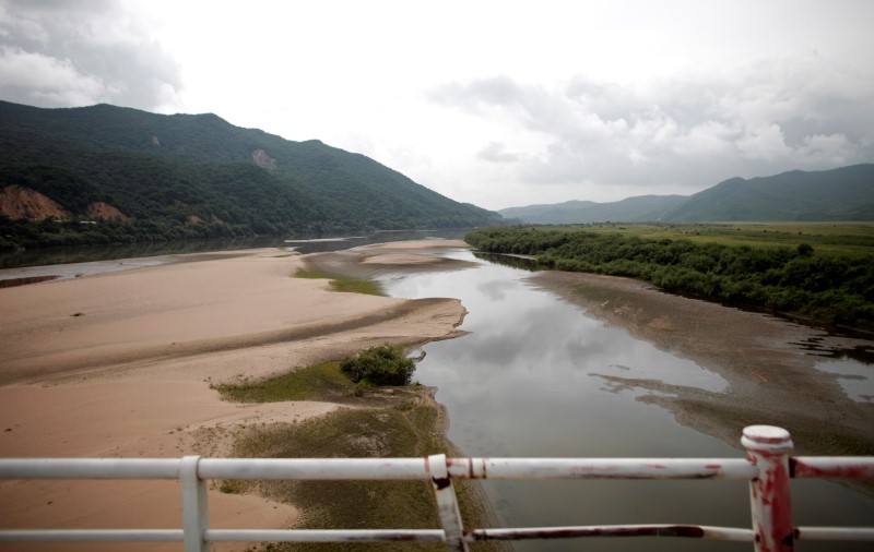 © Reuters. Parte de rio visto na fronteira entre China e Coreia do Norte, em Wonjong-ri