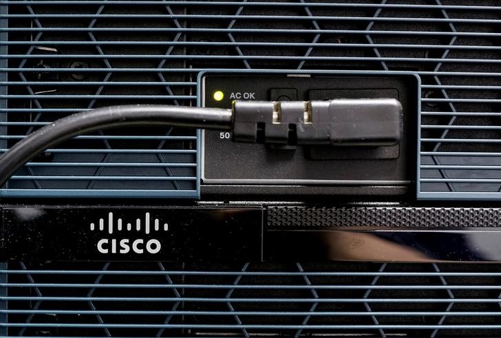 © Reuters. A Cisco logo is seen at the router in Kiev