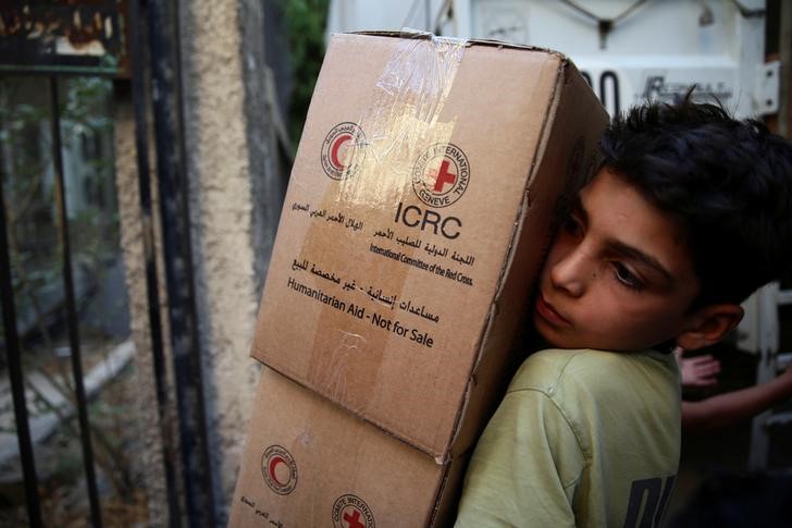 © Reuters. الحكومة السورية ترفض إدخال مساعدات لحلب دون تنسيق معها والأمم المتحدة