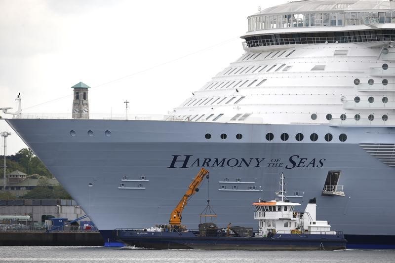 © Reuters. UN MORT ET QUATRE BLESSÉS SUR LE HARMONY OF THE SEAS