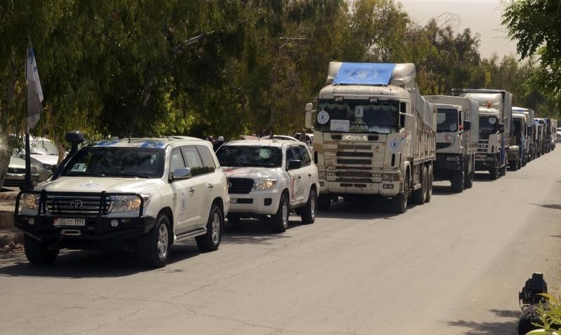 © Reuters. المجلس المحلي في حلب يرفض وجودا روسيا على طريق سيستخدم في توصيل المساعدات