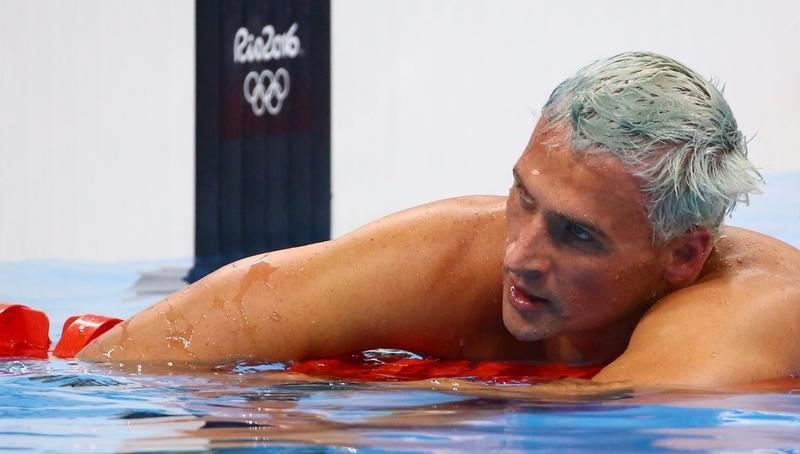 © Reuters. Nadador norte-americano Ryan Lochte reage após concluir a prova de 200 metros medley individual nos Jogos do Rio