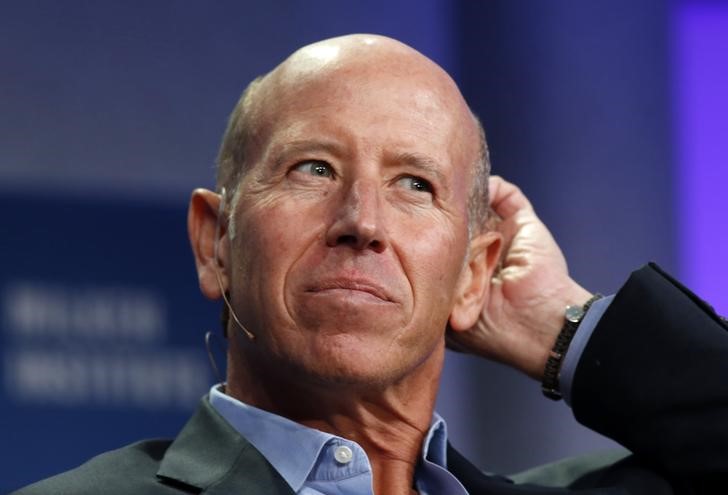 © Reuters. Barry Sternlicht speaks at the 2014 Milken Institute Global Conference in Beverly Hills