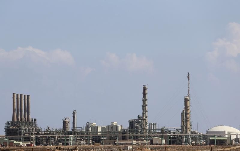 © Reuters. مؤسسة النفط الليبية تبدأ العمل لاستئناف الصادرات من موانئ