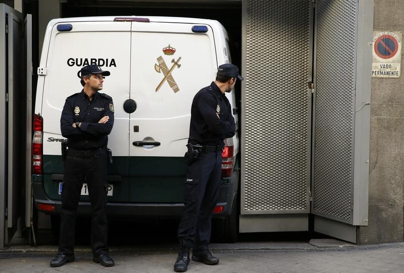 © Reuters. La Guardia Civil intercepta 15 toneladas de hachís en un velero en Murcia