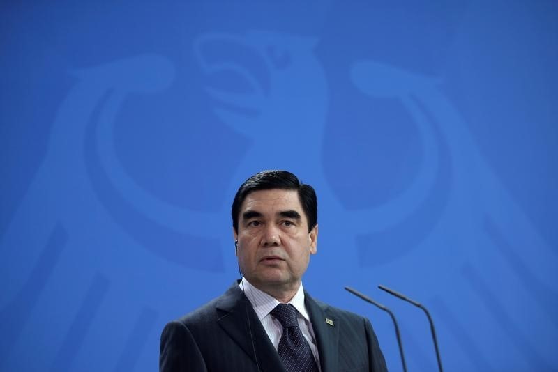 © Reuters. تركمانستان تزيل مانعا دستوريا أمام بقاء الرئيس في المنصب مدى الحياة