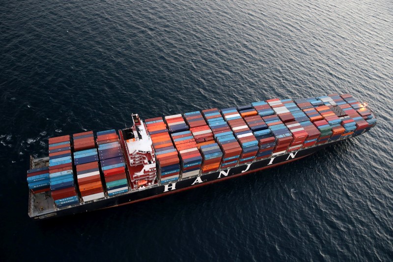 © Reuters. A Hanjin Shipping Co ship is seen stranded outside the Port of Long Beach