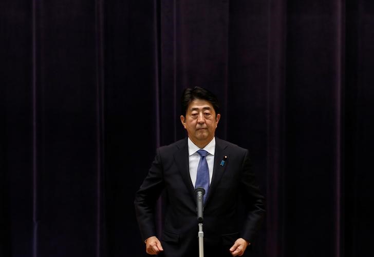 © Reuters. Primeiro-ministro do Japão, Shinzo Abe, durante encontro em Tóquio